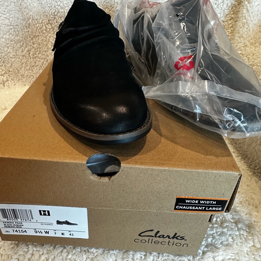 Clarks Black Leather Boots Classic Design